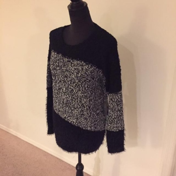 VINCE CAMUTO Blk/White Textured Intarsia Sweater - Picture 6 of 6